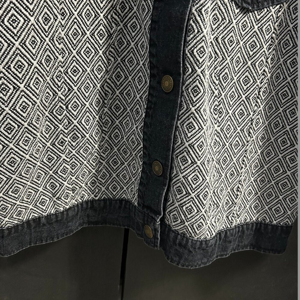 POL Black Washed Denim Jacket Geometric Tapestry/Embroidered Sleeves Women's S - Picture 4 of 12